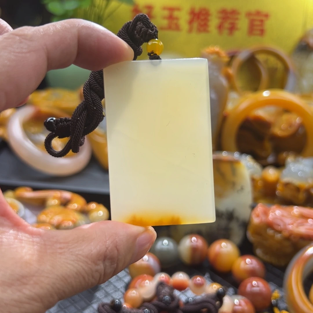 石英质玉未镶嵌颈饰
