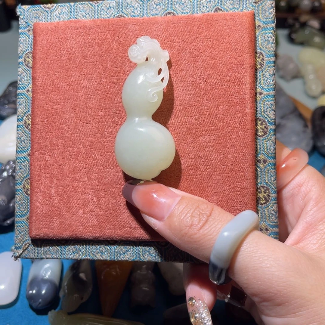 和田玉未镶嵌颈饰白玉葫芦