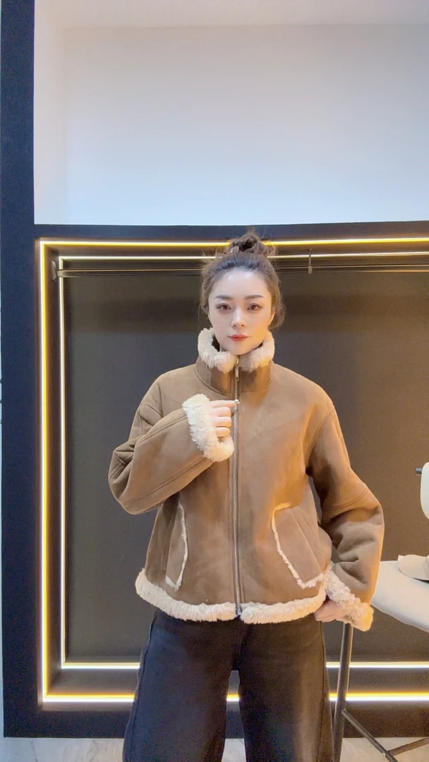 女款复古港风保暖冬季翻领款气质网红时尚短外套