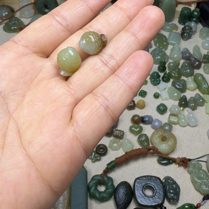 刘***憨和田玉未镶嵌挂件