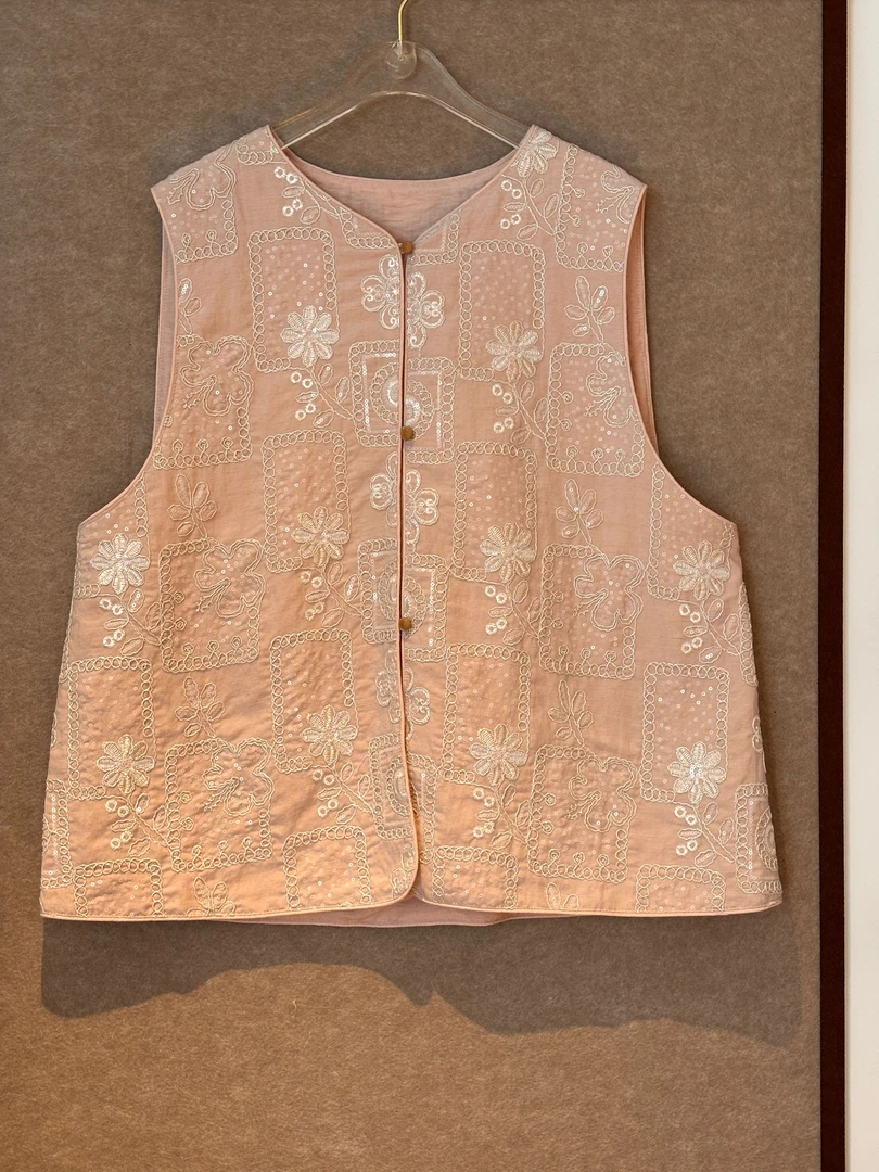 “自洽且平静”新中式薄款双层刺绣马甲-F