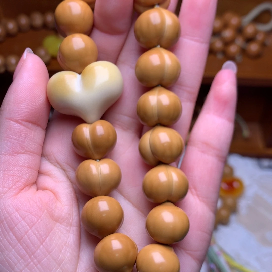 吊坠猴头核桃15高定屁桃手持白爱心