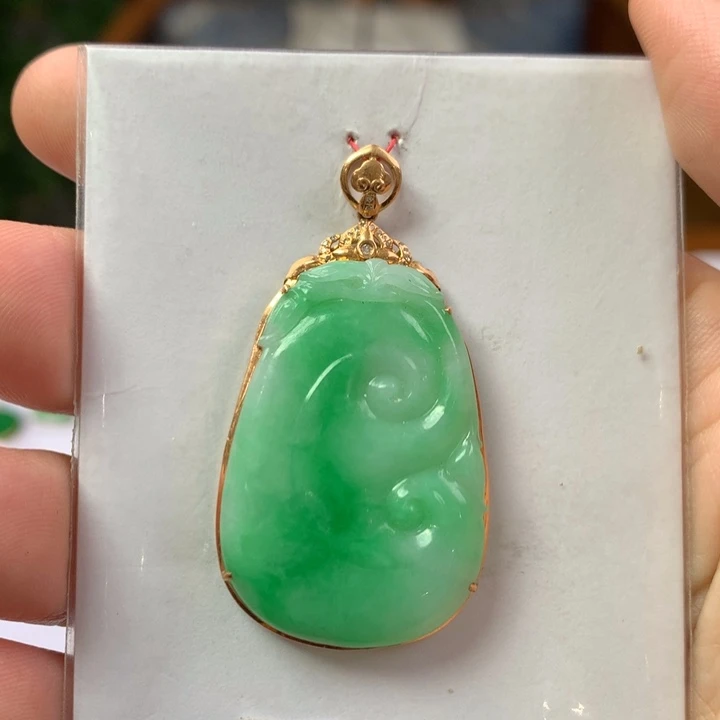 翡翠18K金镶嵌颈饰翡翠吊坠