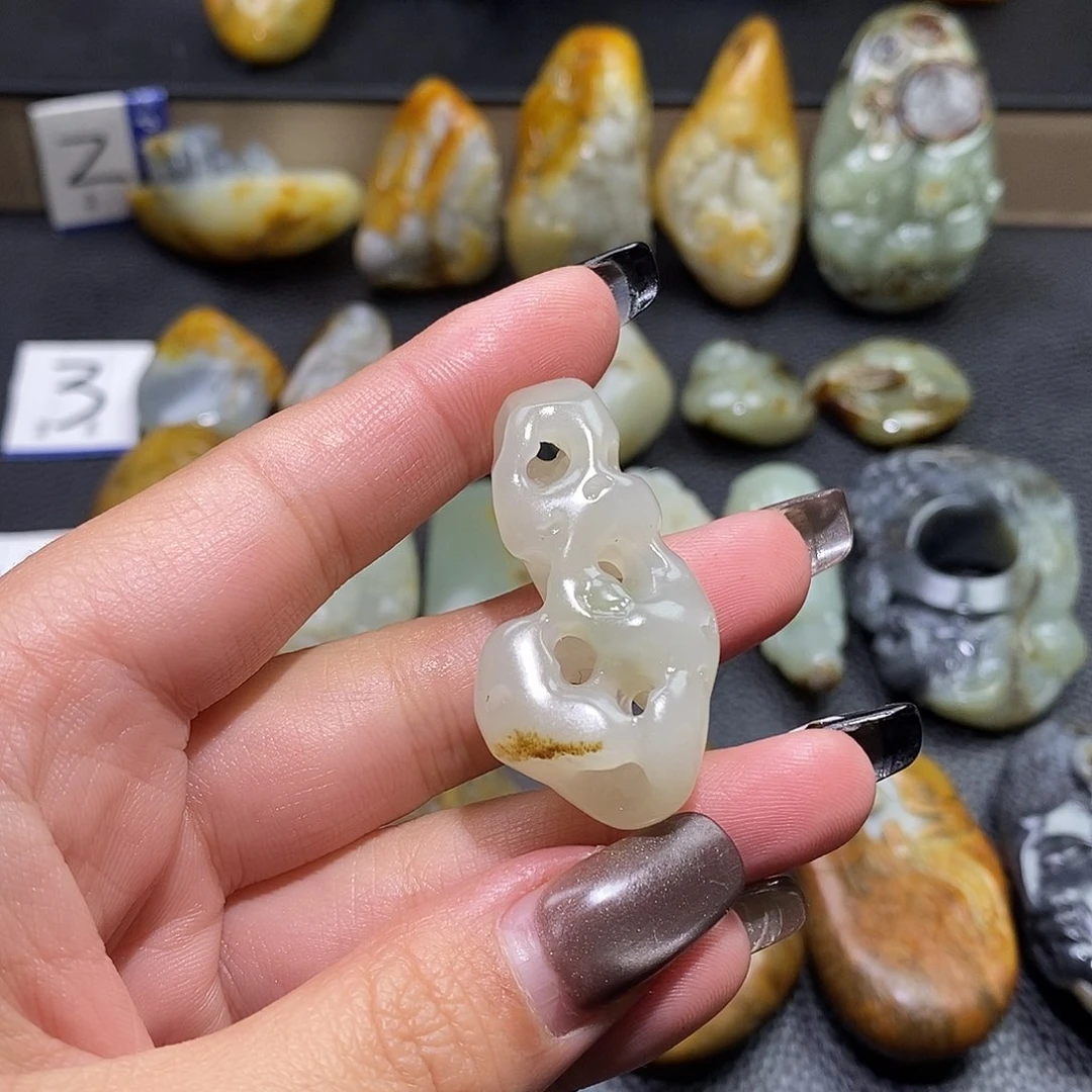 和田玉未镶嵌颈饰