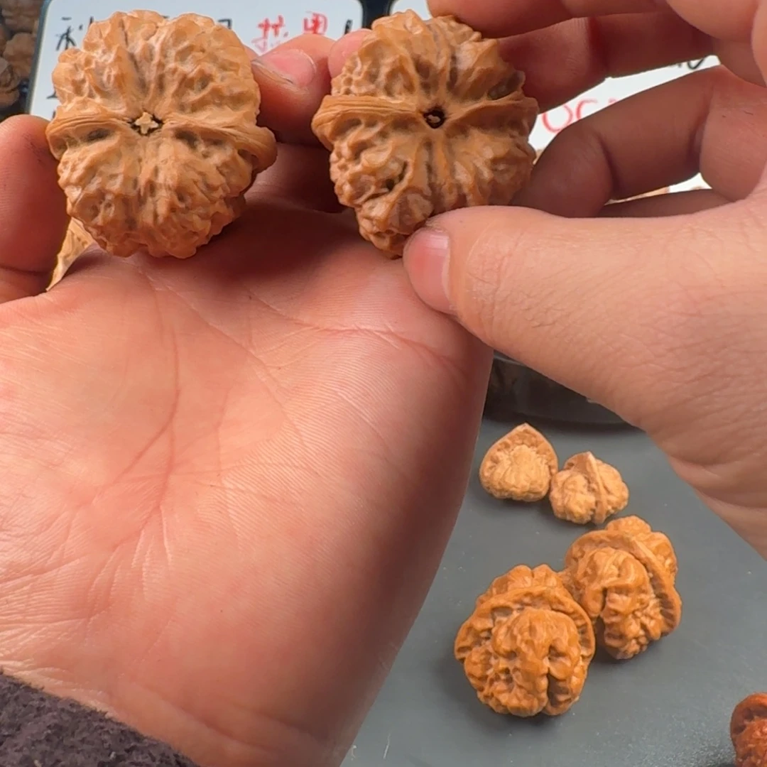 杨***娇文玩核桃吊坠蛤蟆的眼睛是真的好看啊我的天