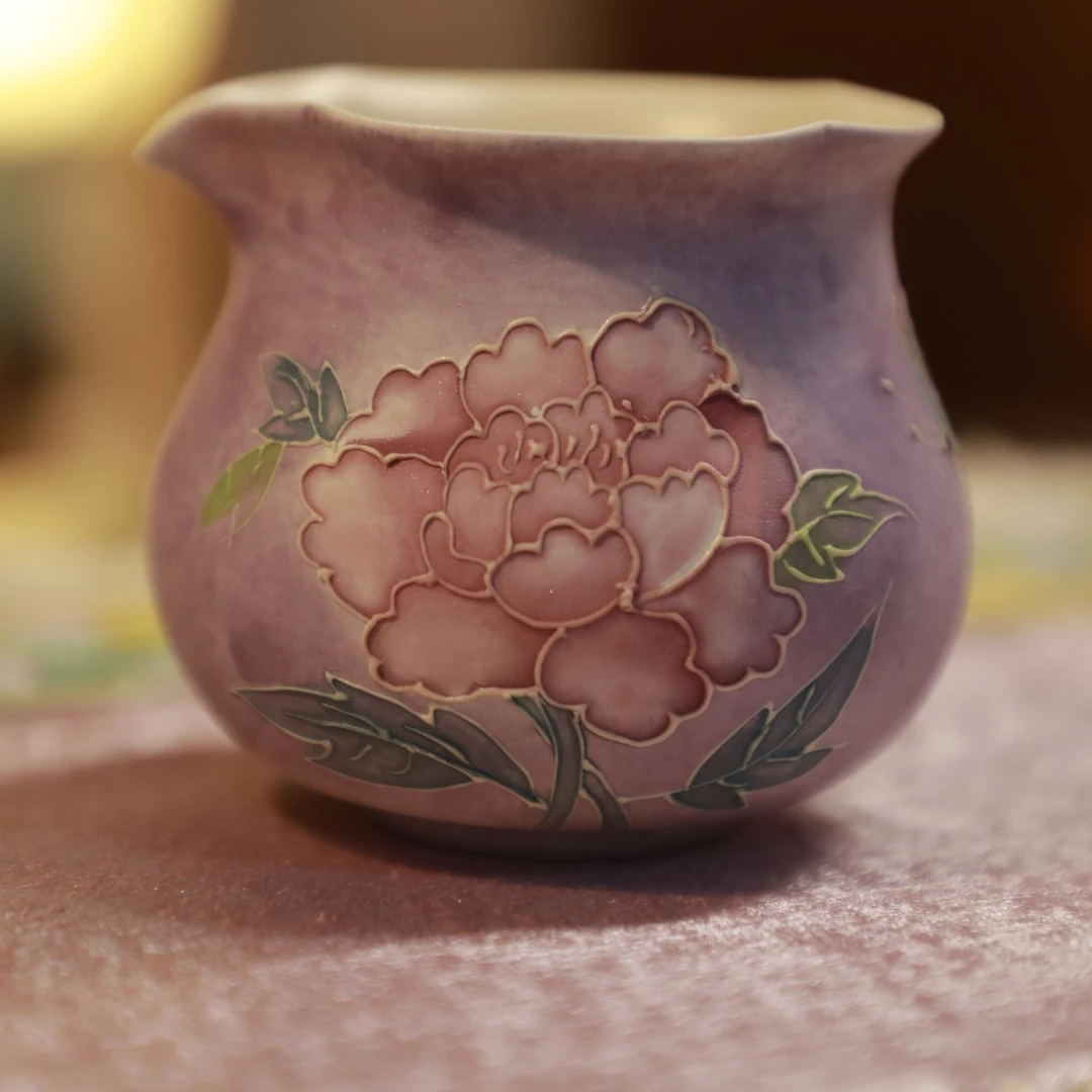 新中式手绘紫烟牡丹花口公道杯（150ml）