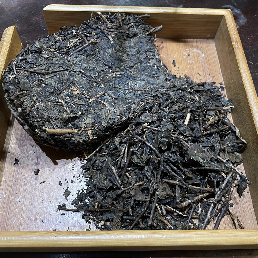 老藏茶八十年代金尖200克装罐装增加结构权重
