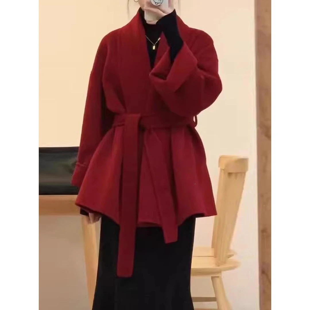 2025秋冬季新款赫本风小个子高级感红色短娃娃领连帽呢子大衣