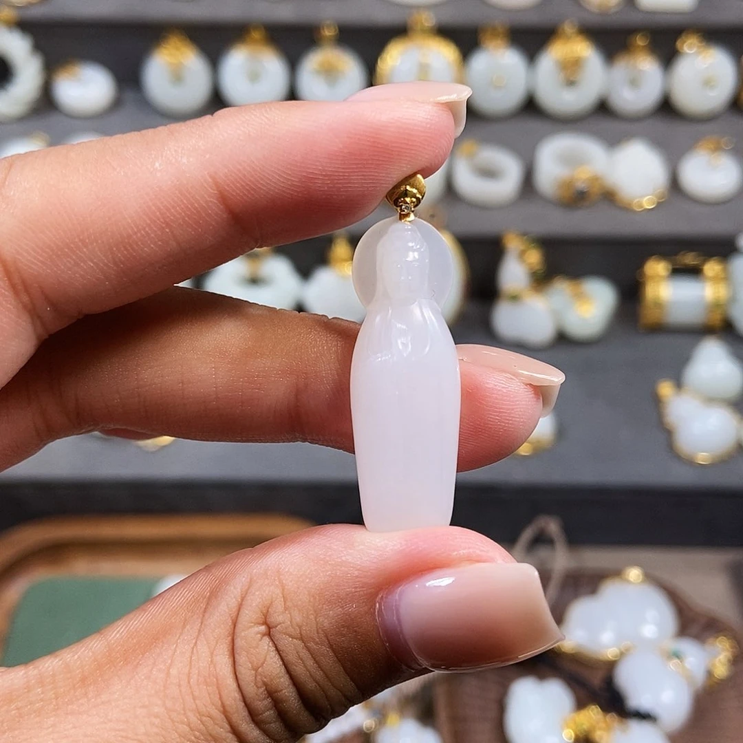 颈饰18K金镶嵌和田玉观音吊坠