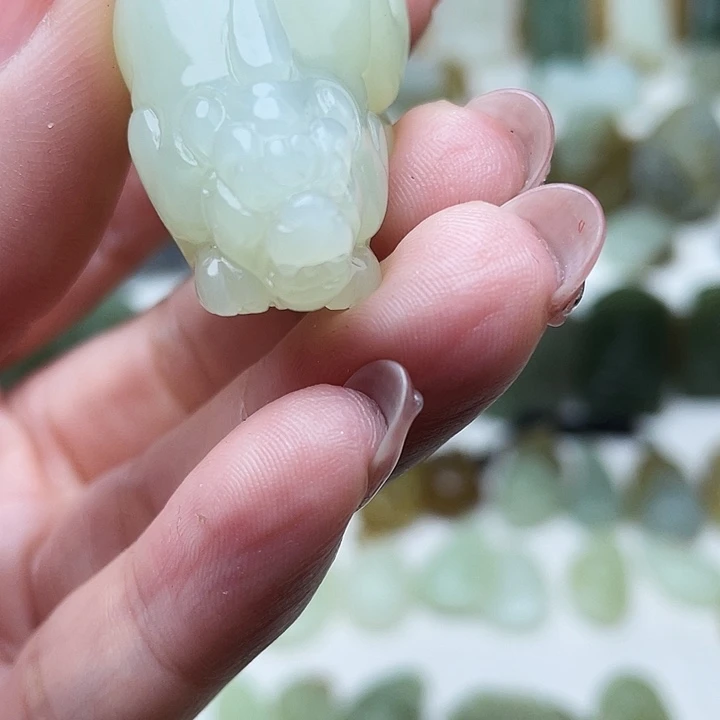 漂***你颈饰未镶嵌和田玉
