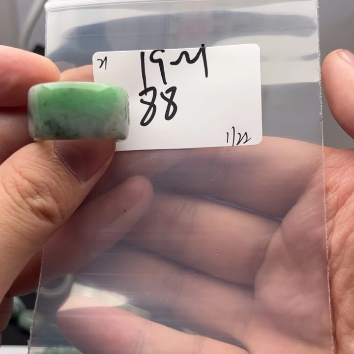 翡翠戒指未镶嵌明天