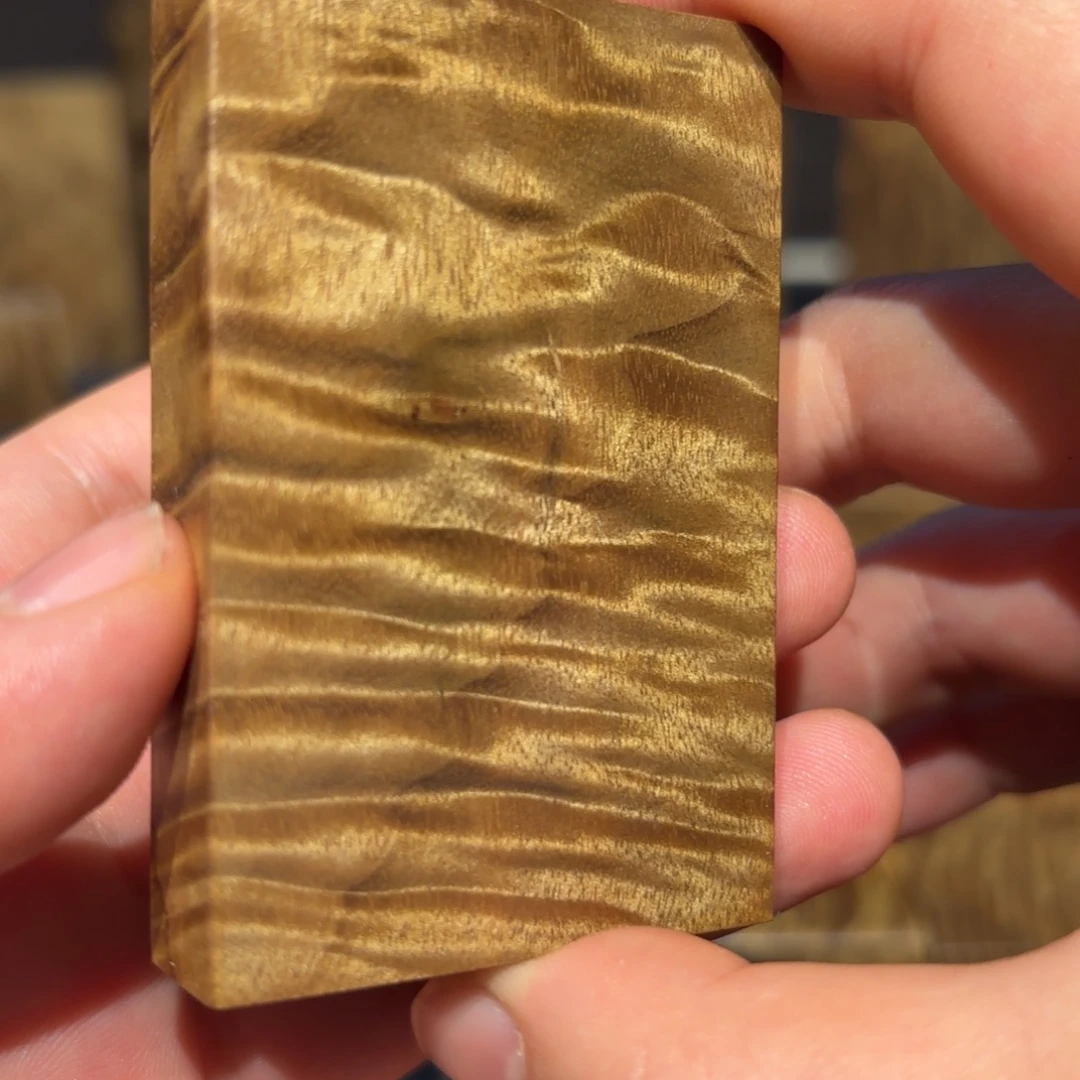 ****金丝楠木无事牌材料