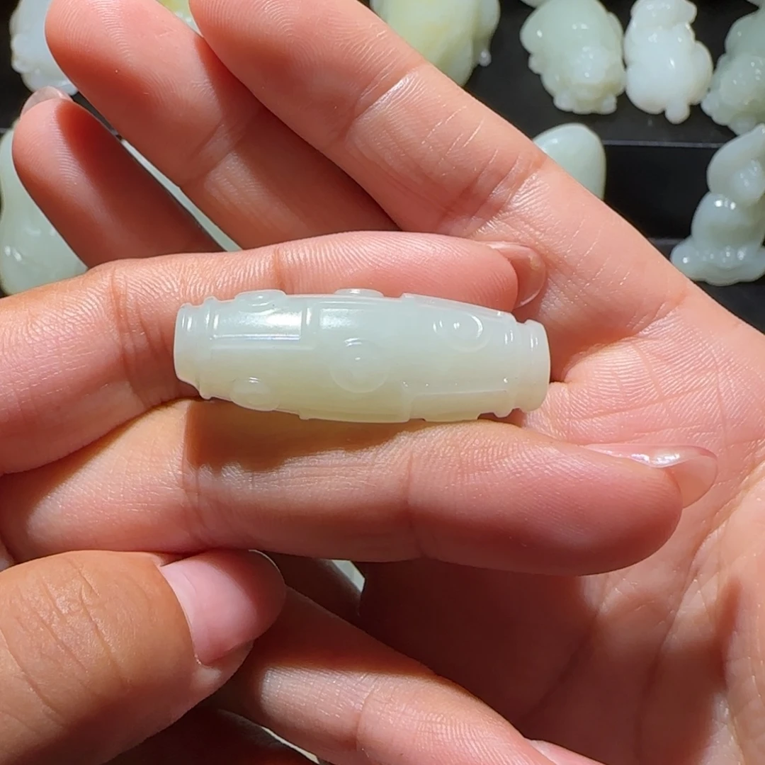 太***方和田玉未镶嵌颈饰