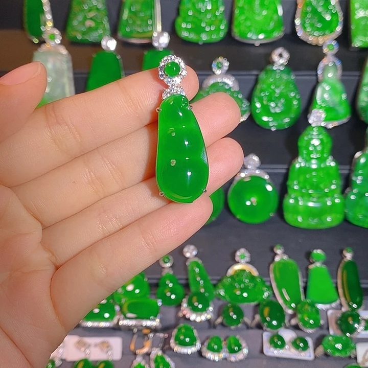 翡翠银S925镶嵌颈饰是