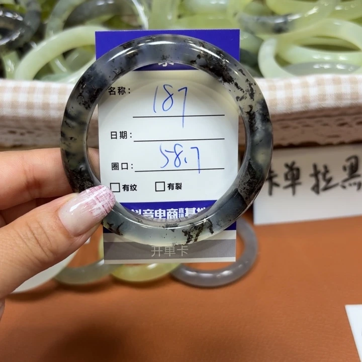 未镶嵌岫玉手镯天然