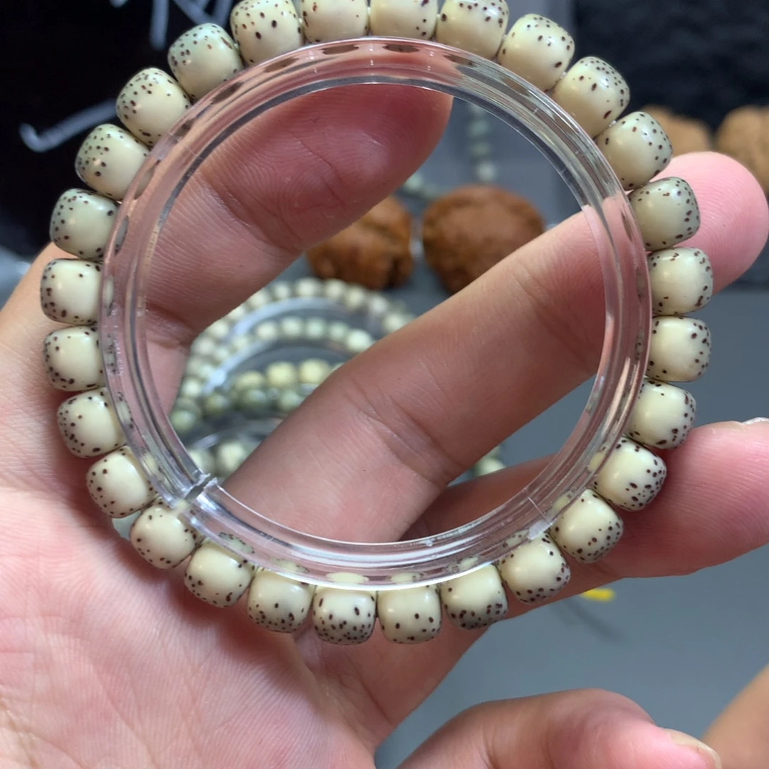 星月菩提手串A10绿背河豚