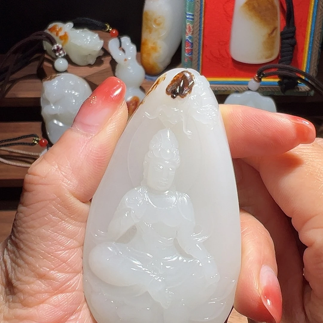 大***石和田玉未镶嵌颈饰