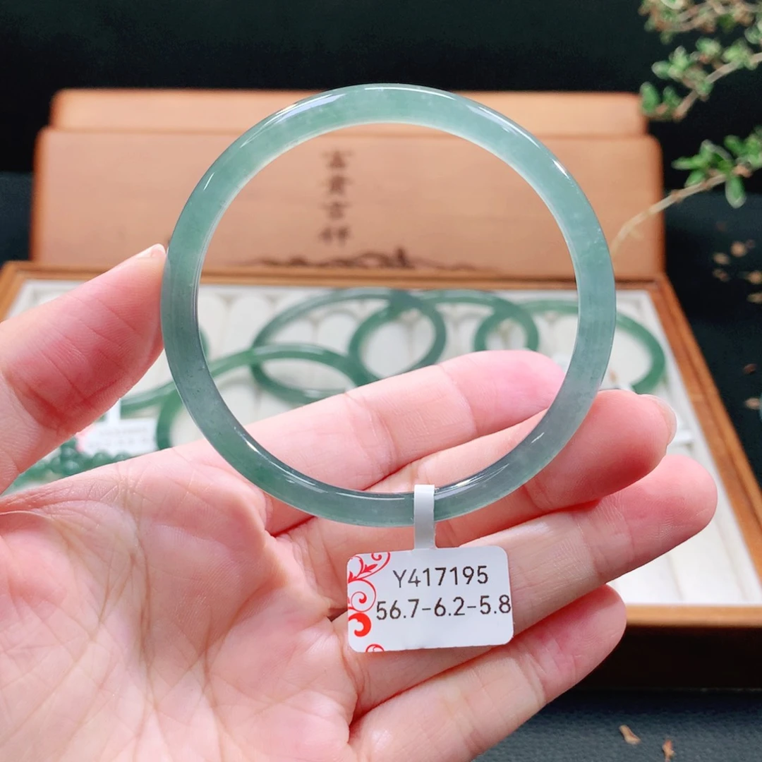 翡翠手镯（圆镯）未镶嵌