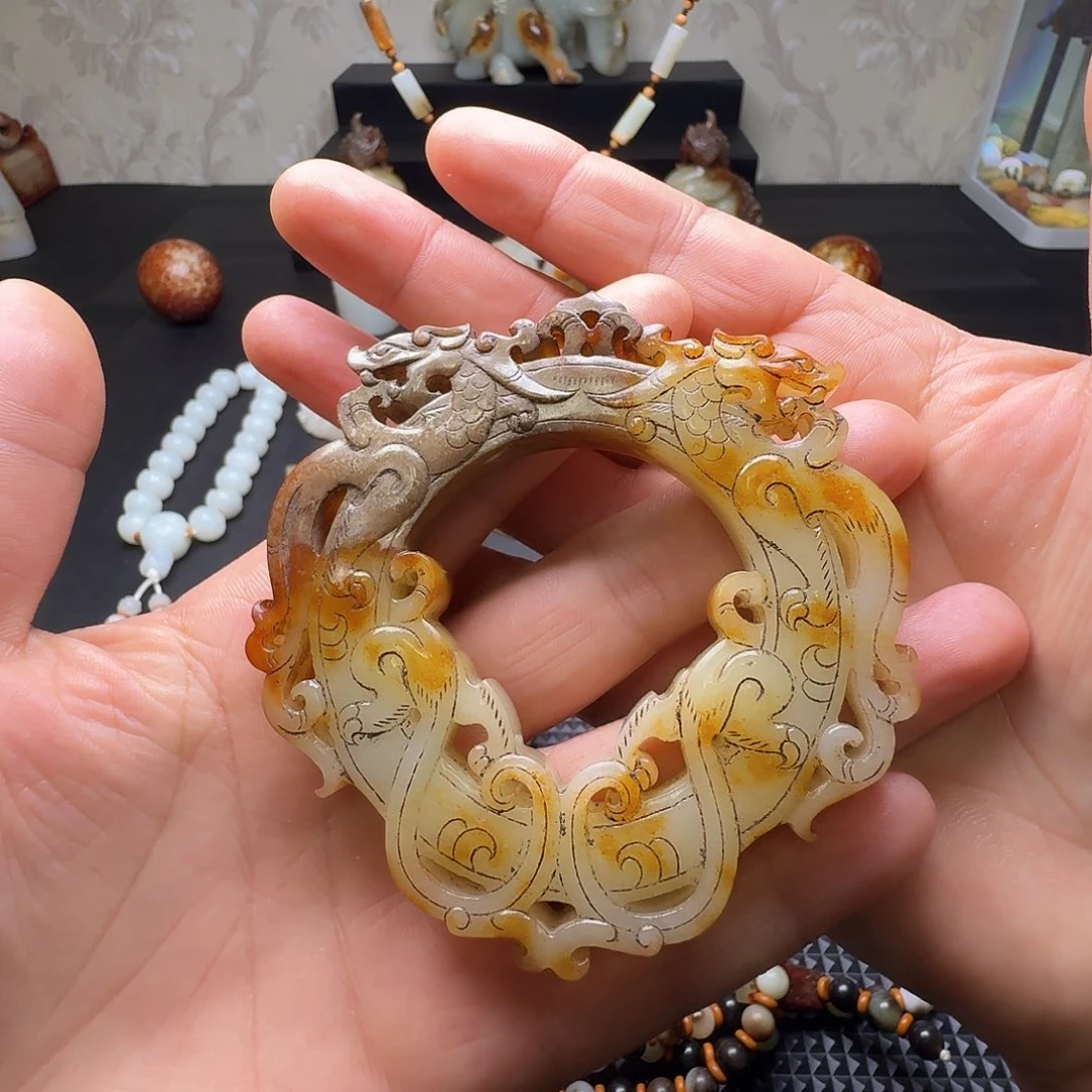 三***堂和田玉未镶嵌颈饰