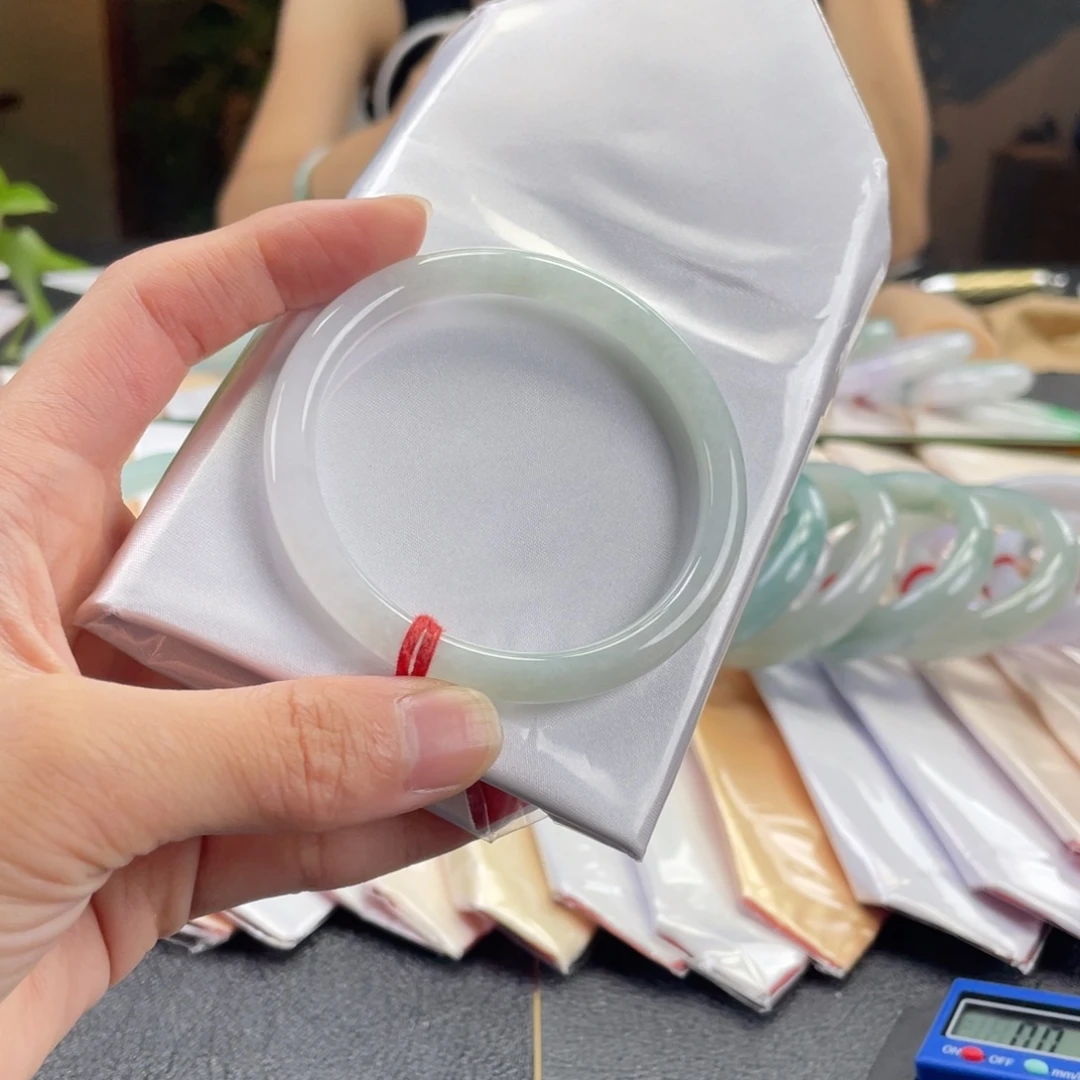 未镶嵌手镯翡翠55.4细条有瑕