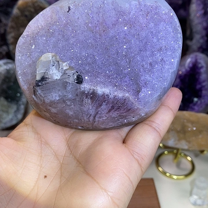 紫晶未镶嵌大型摆件（非配饰）