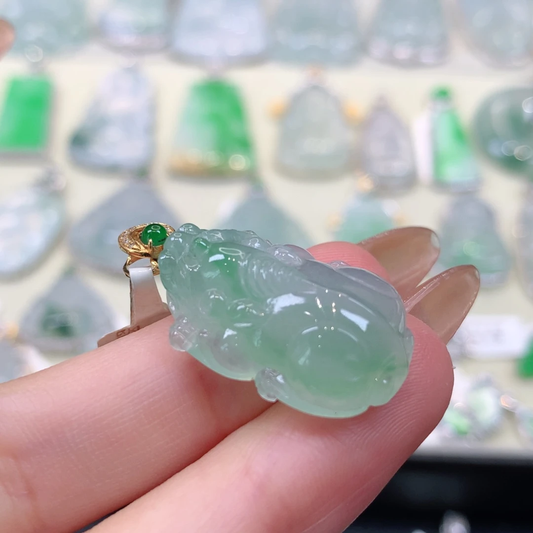 翡翠18K金镶嵌颈饰
