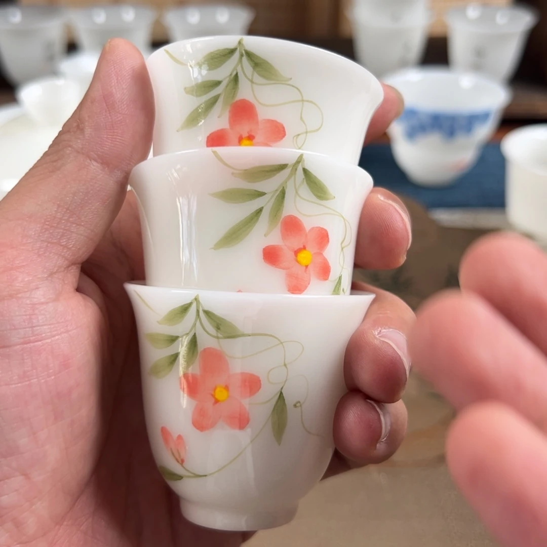 杯子采用优质瓷土制作单品