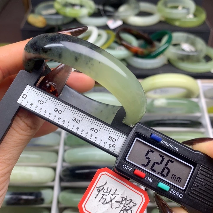 蛇纹石玉未镶嵌手镯633