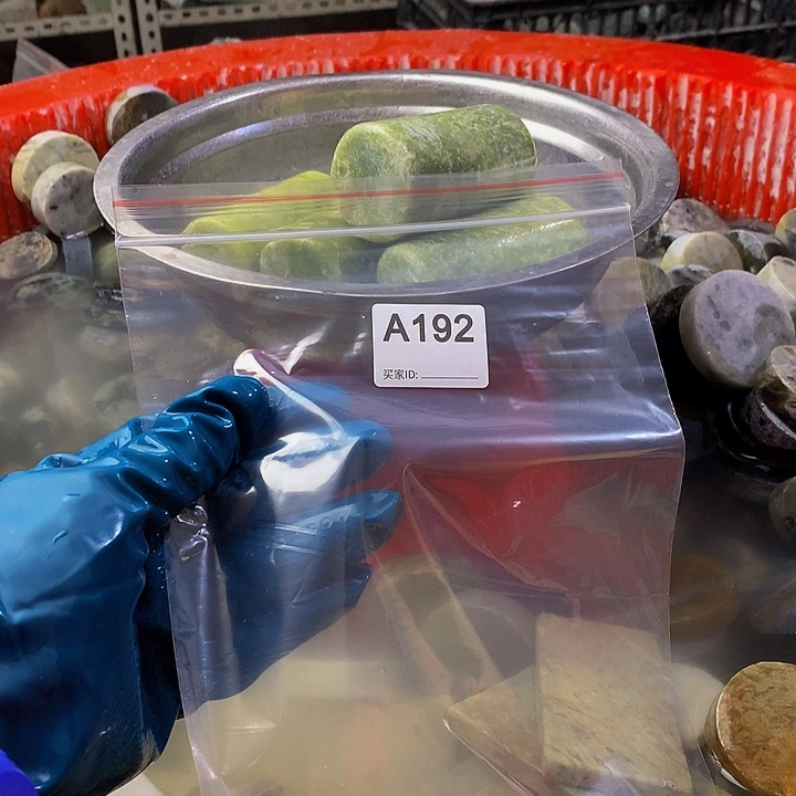 蛇纹石玉原未镶嵌奕**饰