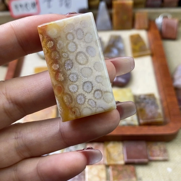 石英岩玉合金颈饰