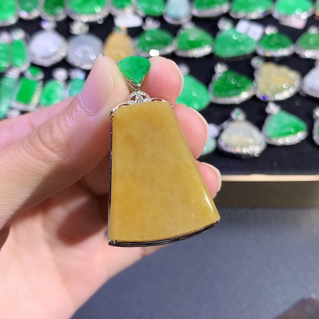 翡翠18K金镶嵌吊坠(赠链)