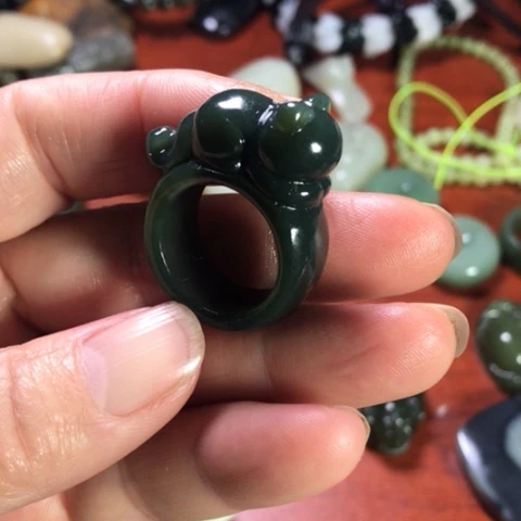 未镶嵌戒指和田玉（糖玉）