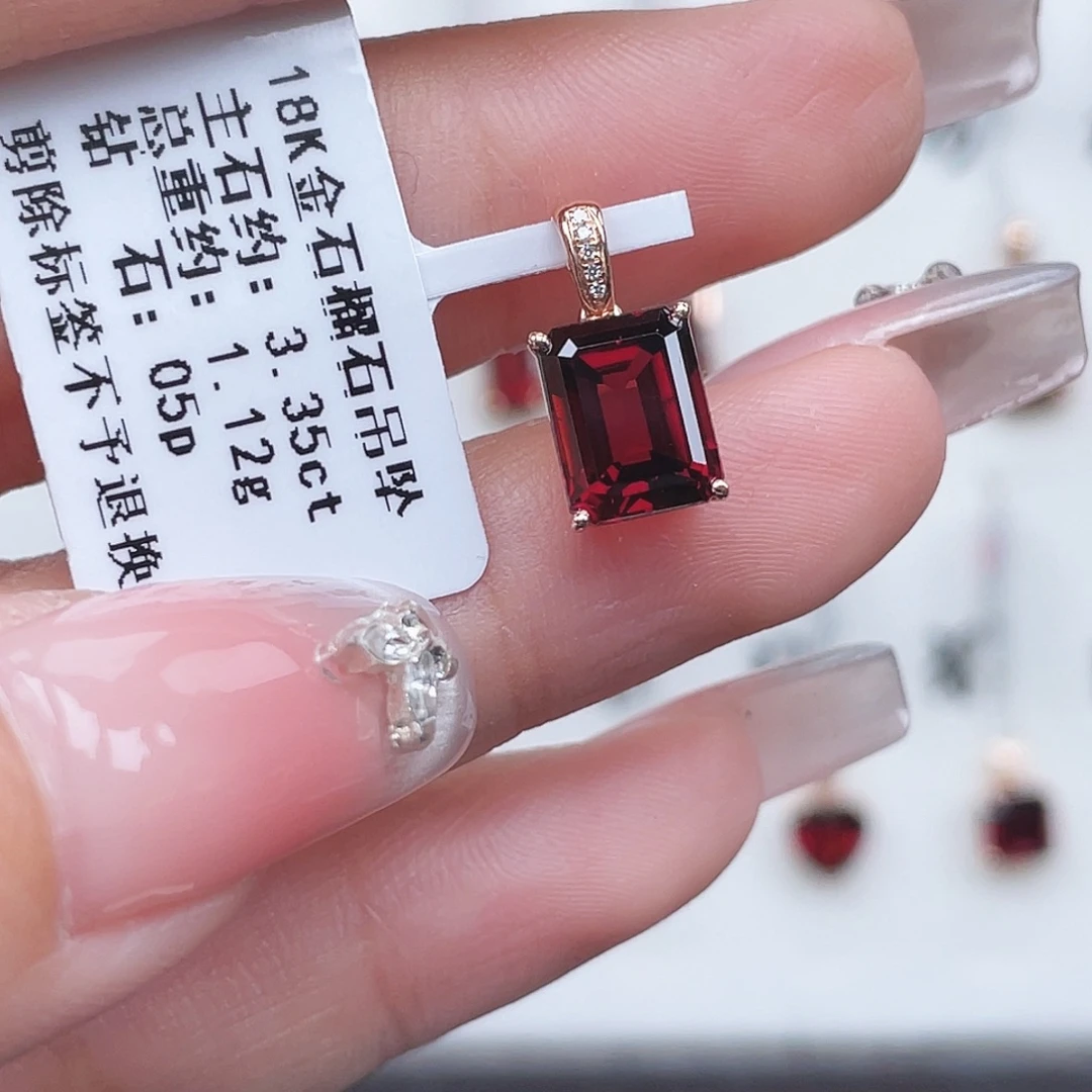 18K金镶嵌石榴石吊坠(不含链)