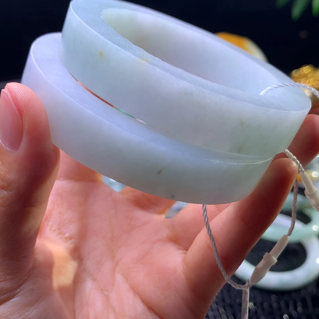 定制翡翠未镶嵌手镯