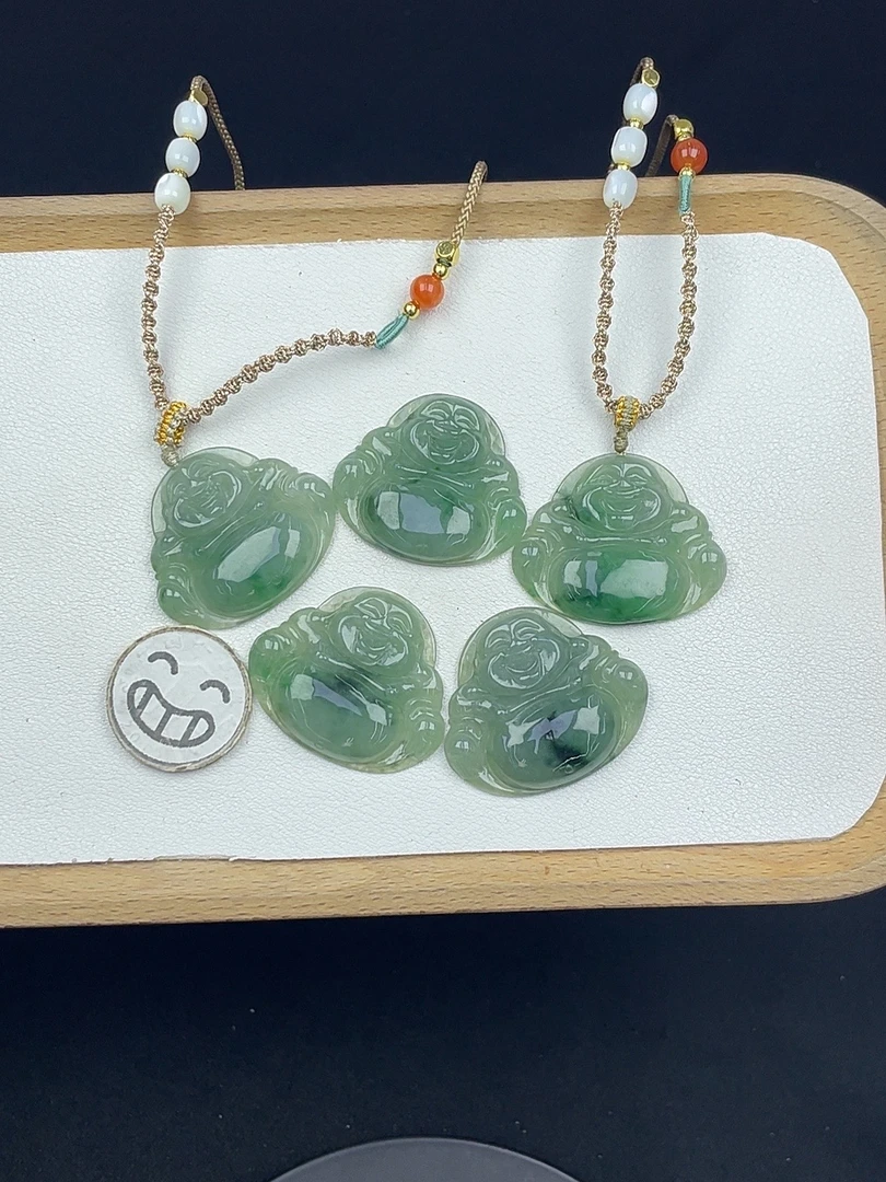 5C110翡翠油冰绿飘花中佛+送同款绳子（多样性发其一）