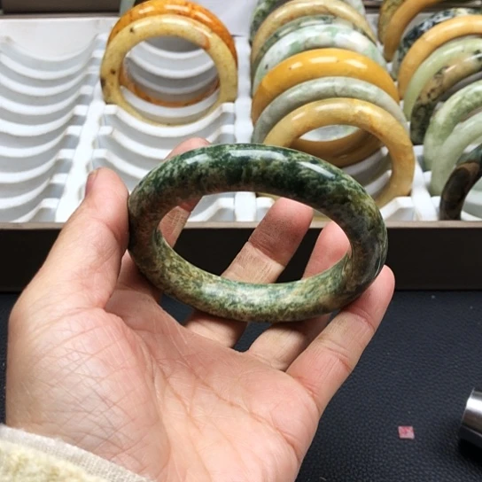 蛇纹石玉手镯未镶嵌美**生