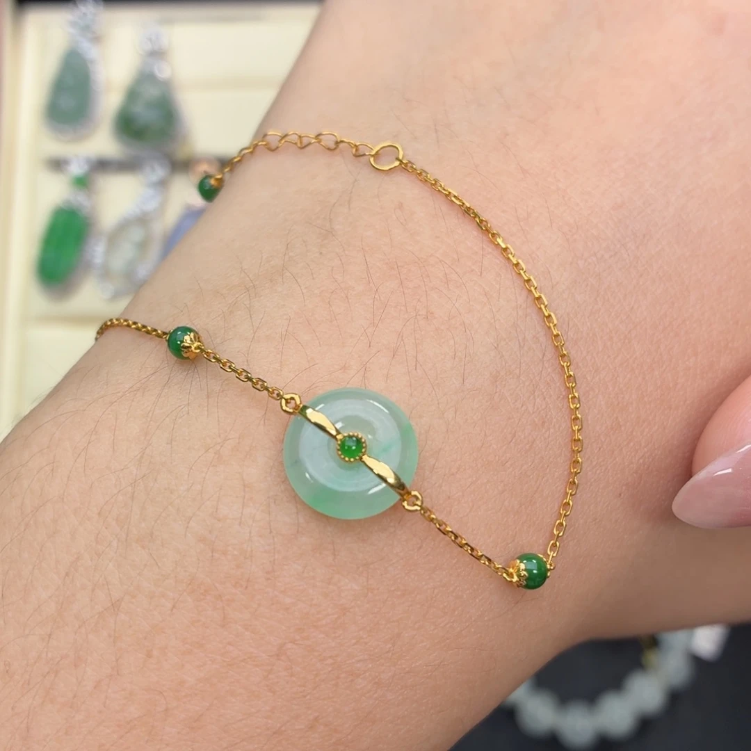 翡翠18K金镶嵌颈饰