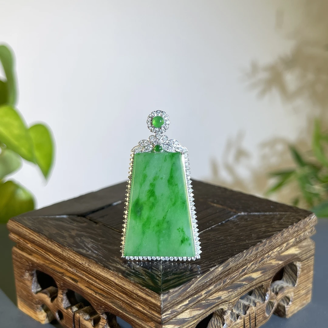 JXA20-170 天然翡翠缅甸A货 18K含钻镶嵌无事牌