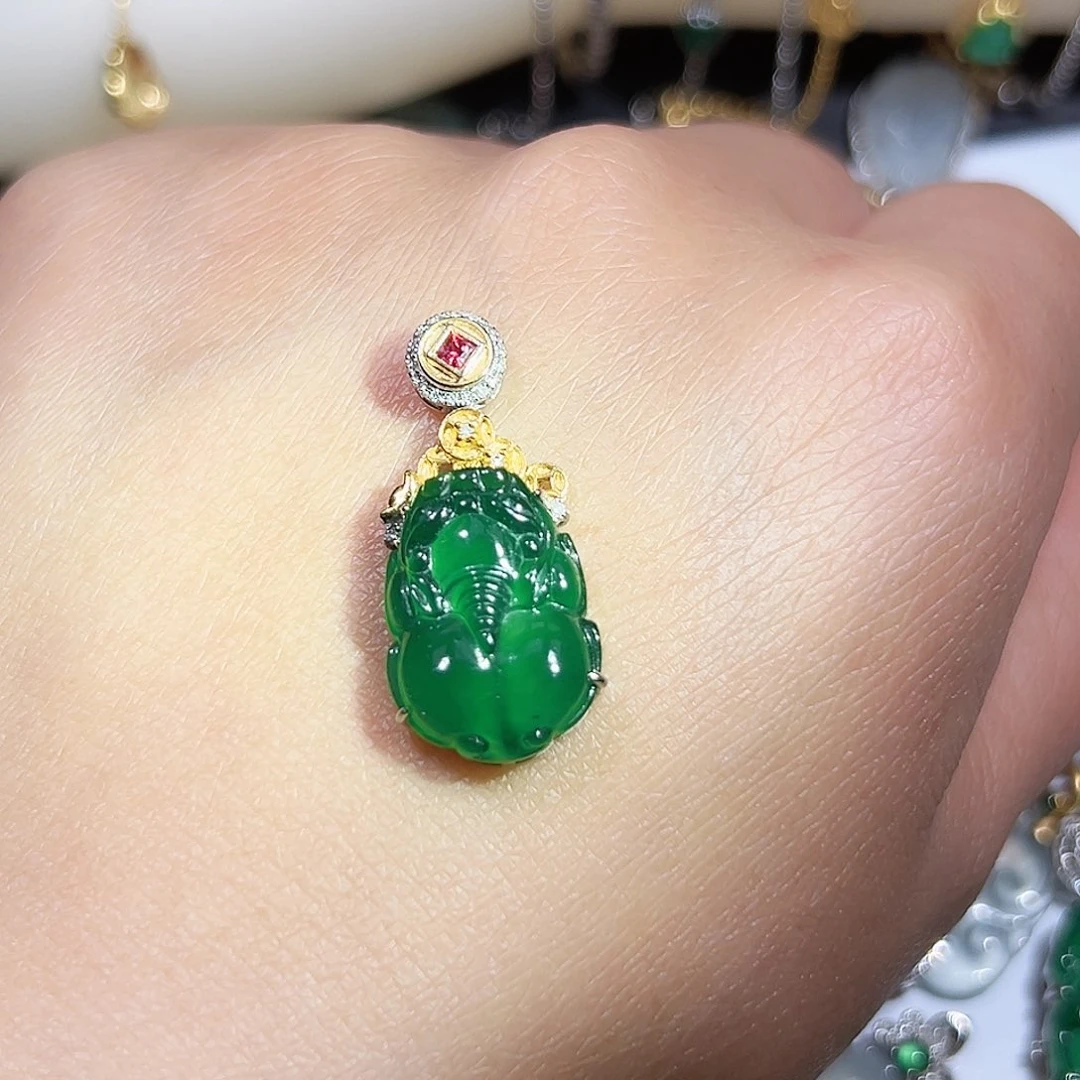 翡翠吊坠(不含链)18K金镶嵌