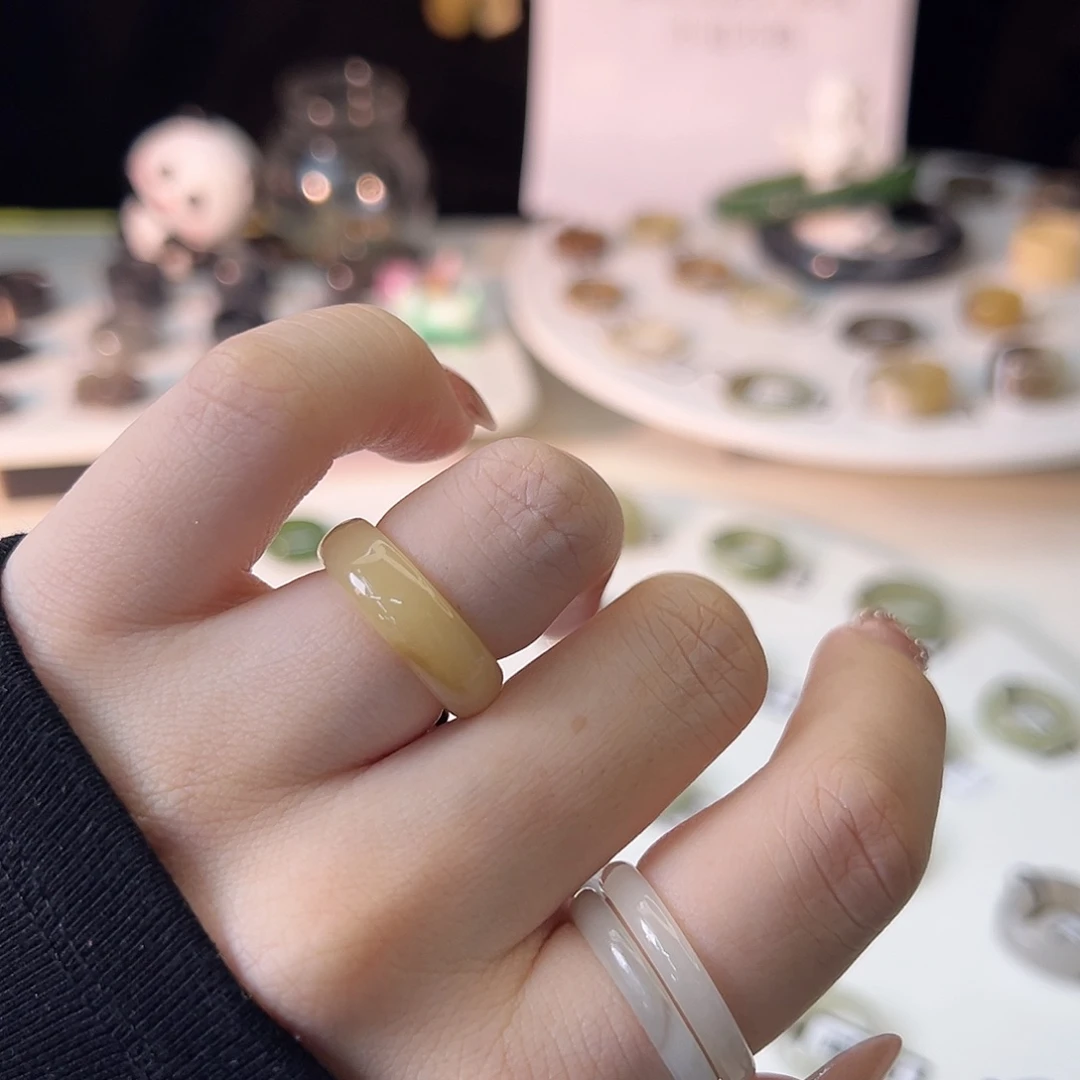 和田玉（糖玉）未镶嵌戒指浅糖泥鳅背16.7