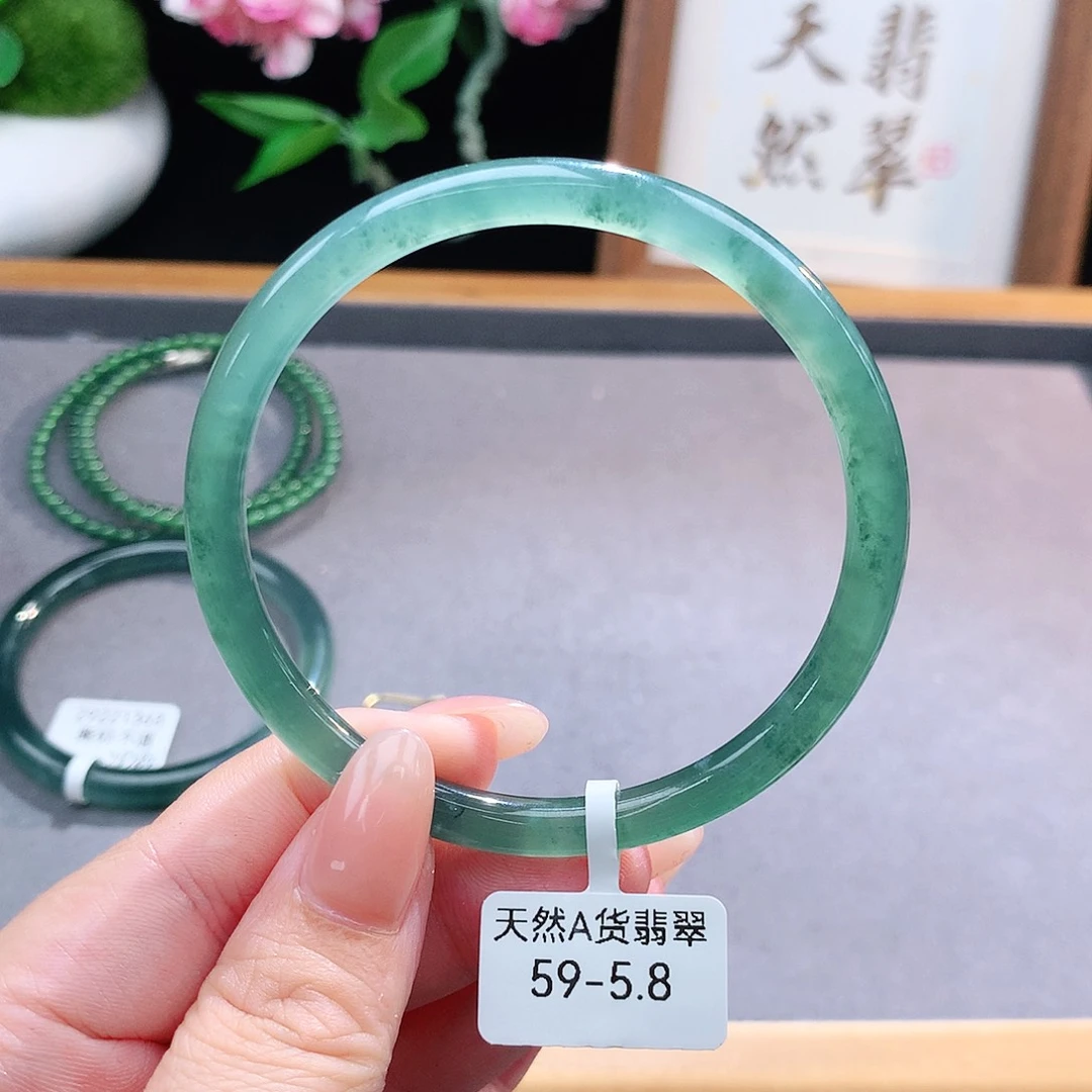未镶嵌手镯（圆镯）翡翠
