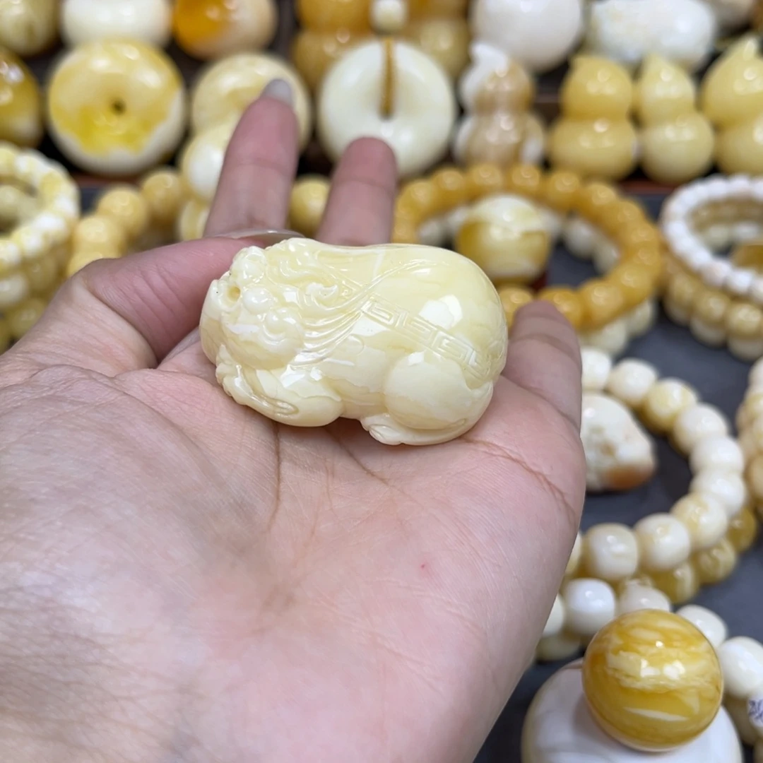 琥珀未镶嵌手串……