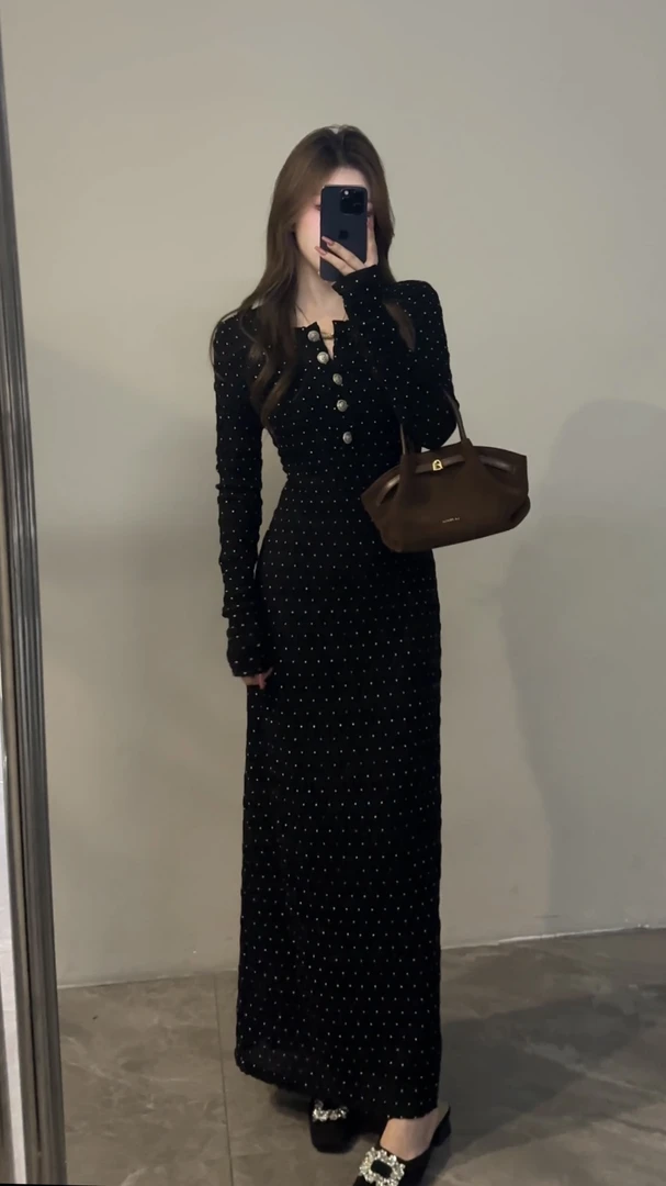 【宥妍】冬季新款V领连衣裙时尚波点法式复古裙子气质长裙DT1806