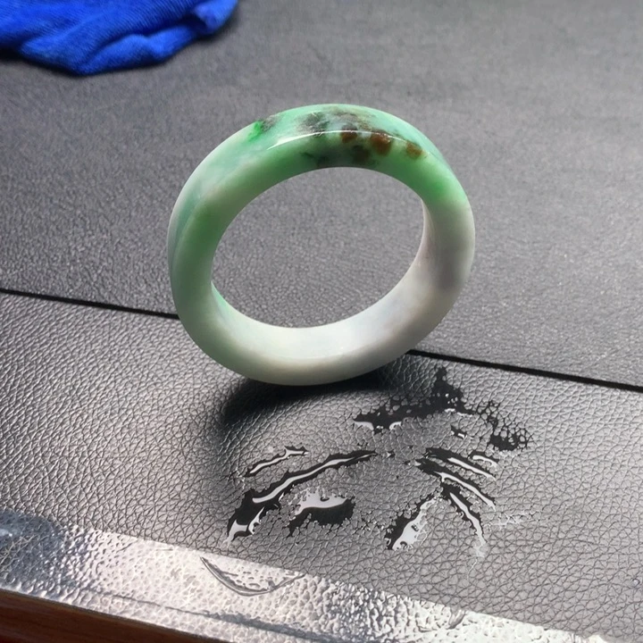 定制翡翠未镶嵌镯子