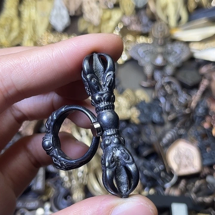 噶***礼老铜微吸中股有点小微瑕