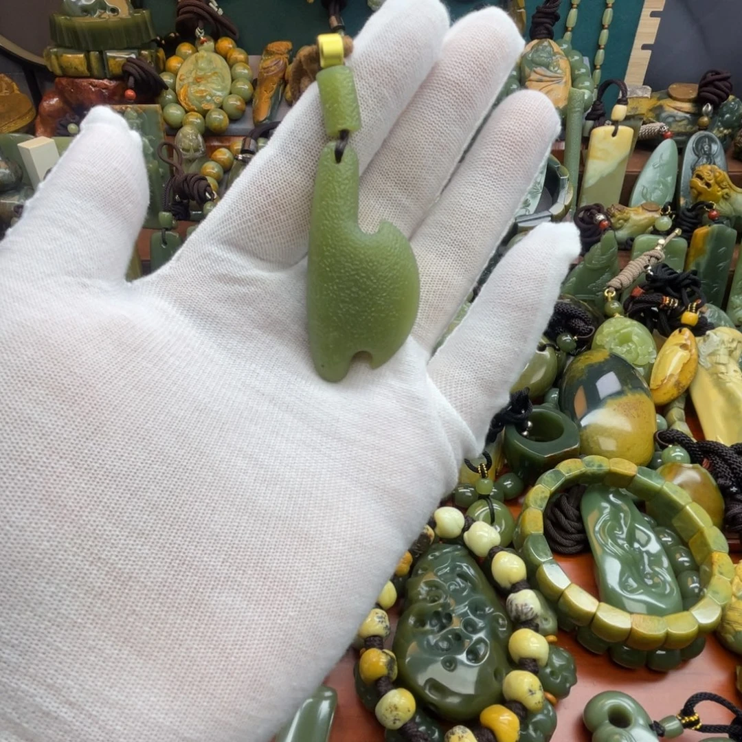 岫岩老玉（透闪石质玉）未镶嵌颈饰