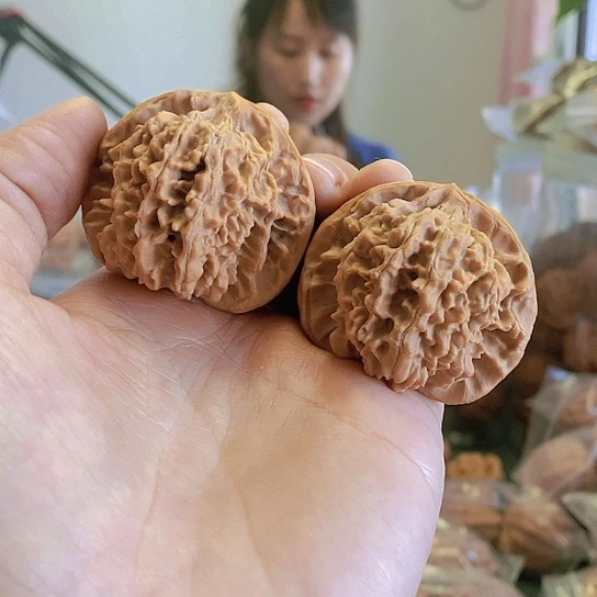 【闪购商品】把件文玩核桃44红皮乾隆纹