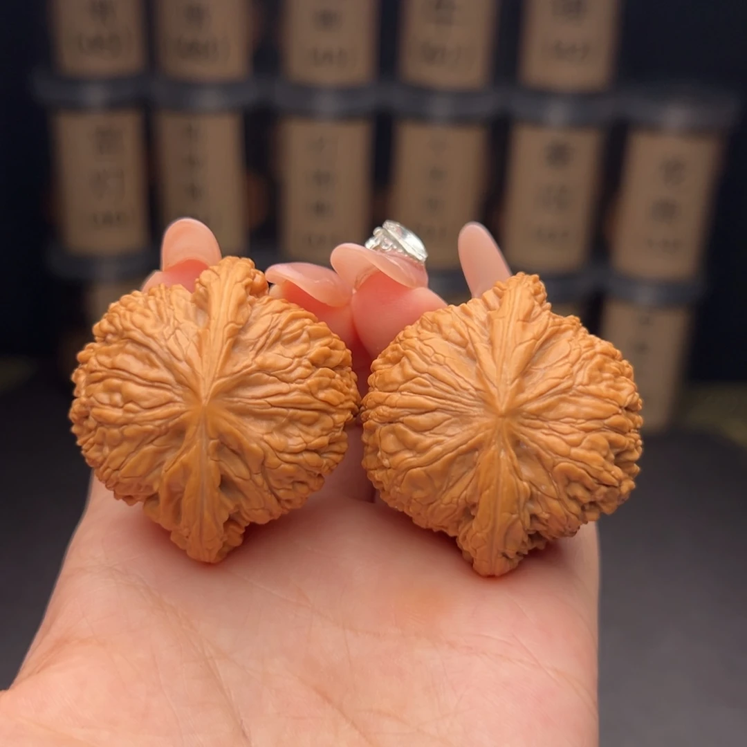 烽***文玩核桃吊坠绣球