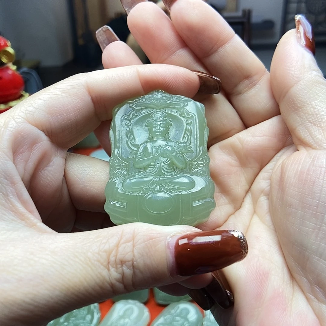 颈饰未镶嵌和田玉老*孩