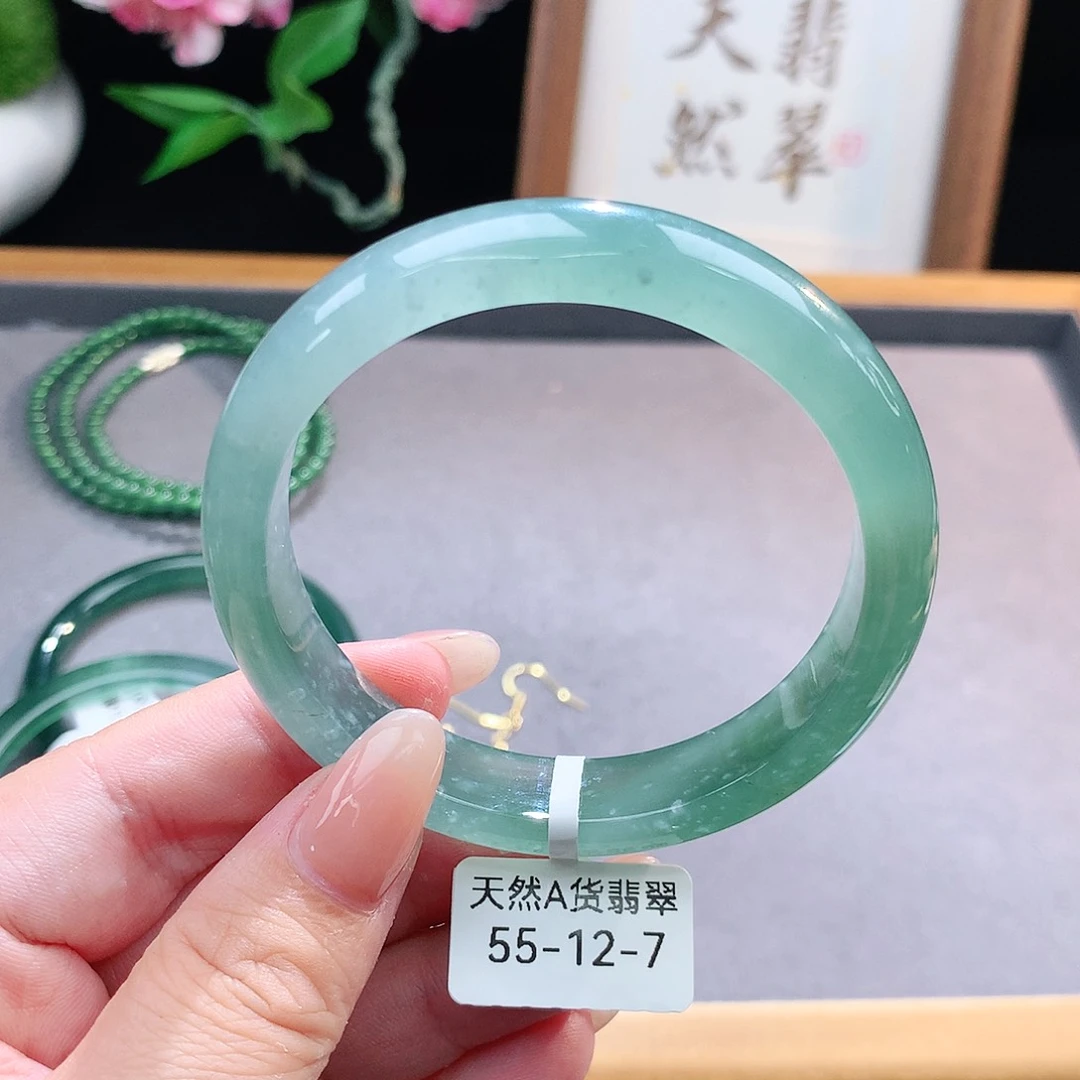未镶嵌手镯（圆镯）翡翠